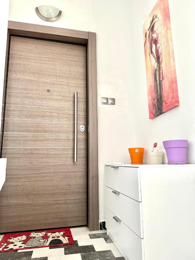 Cozy Apartment With Parking Near The City Center أثينا المظهر الخارجي الصورة
